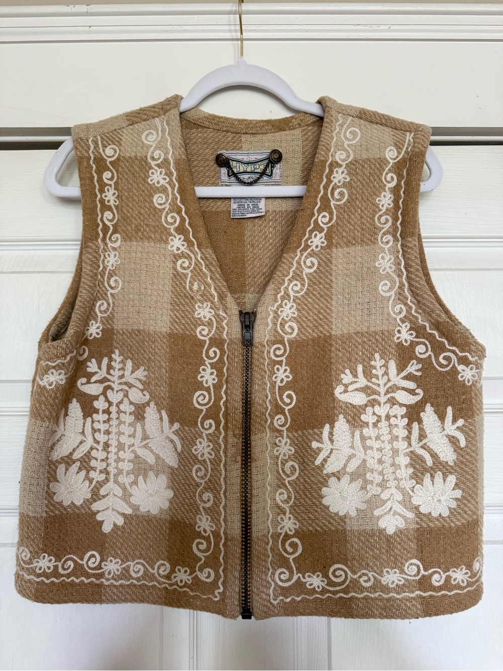 Vintage 1990s Vest Hype Wool
Embroidered Plaid Zip Front in Tan & Cream